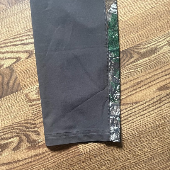 Under Armour women’s camel pants - Picture 3 of 9